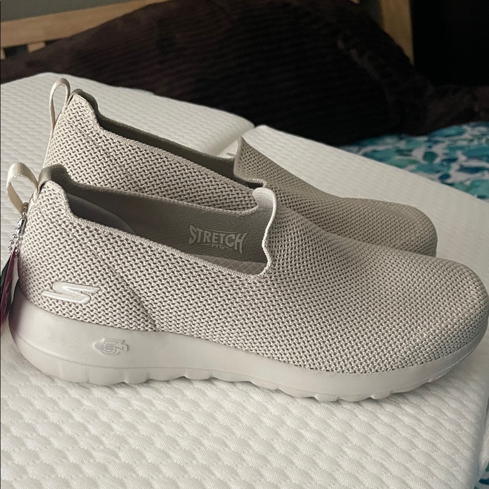 Skechers Women's Light Gray Stretch Fit Sneakers